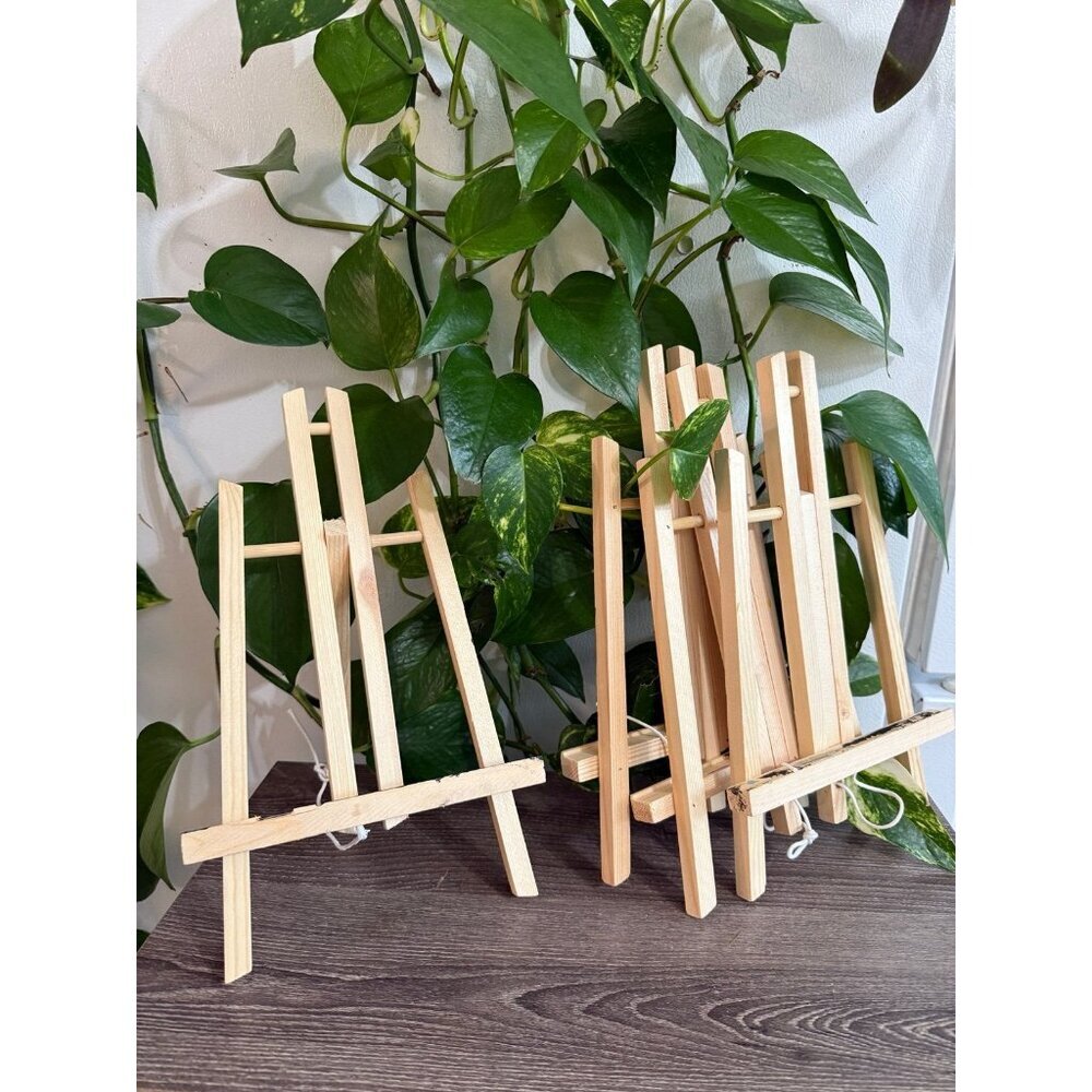 (4) wooden small table top easels